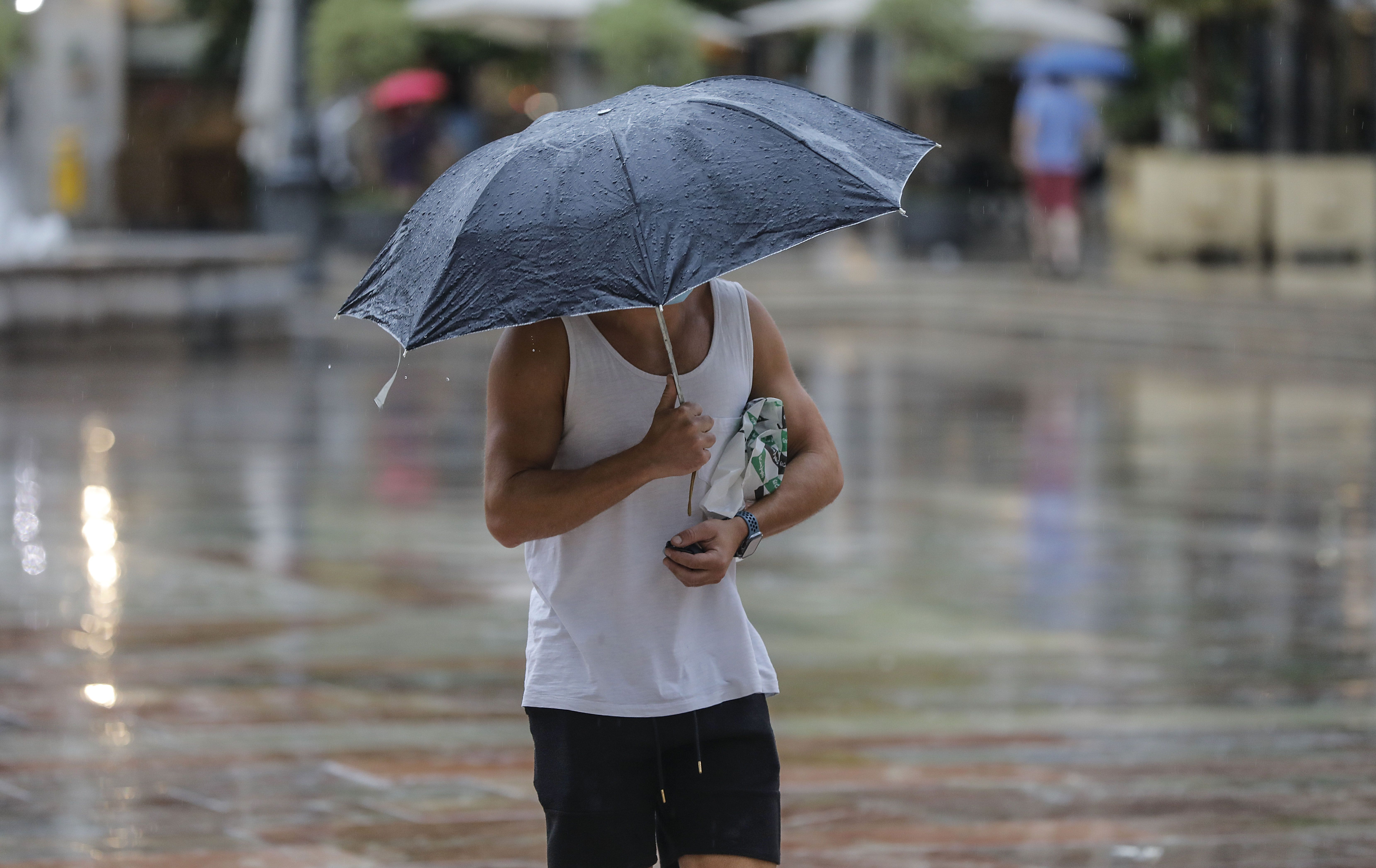 Qué tienes que hacer si te pilla una tormenta de verano