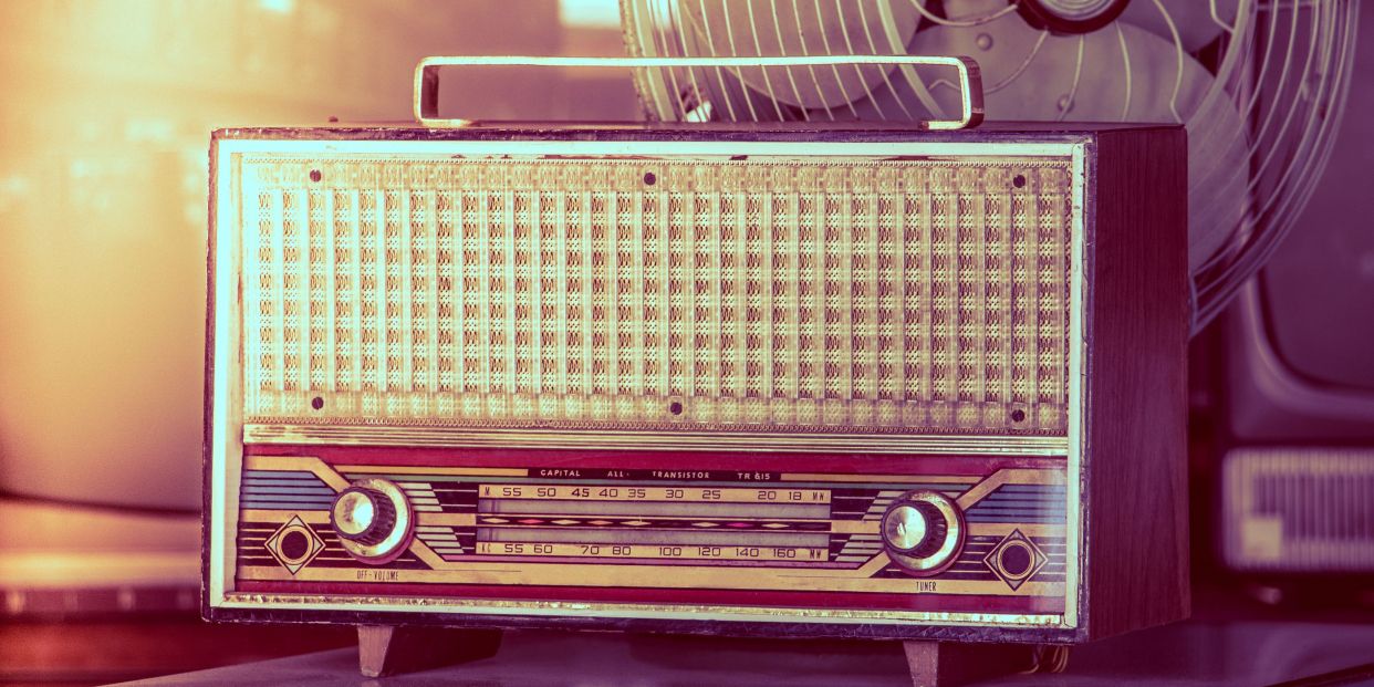 prisión Correspondiente Cartas credenciales Programas de radio para mayores