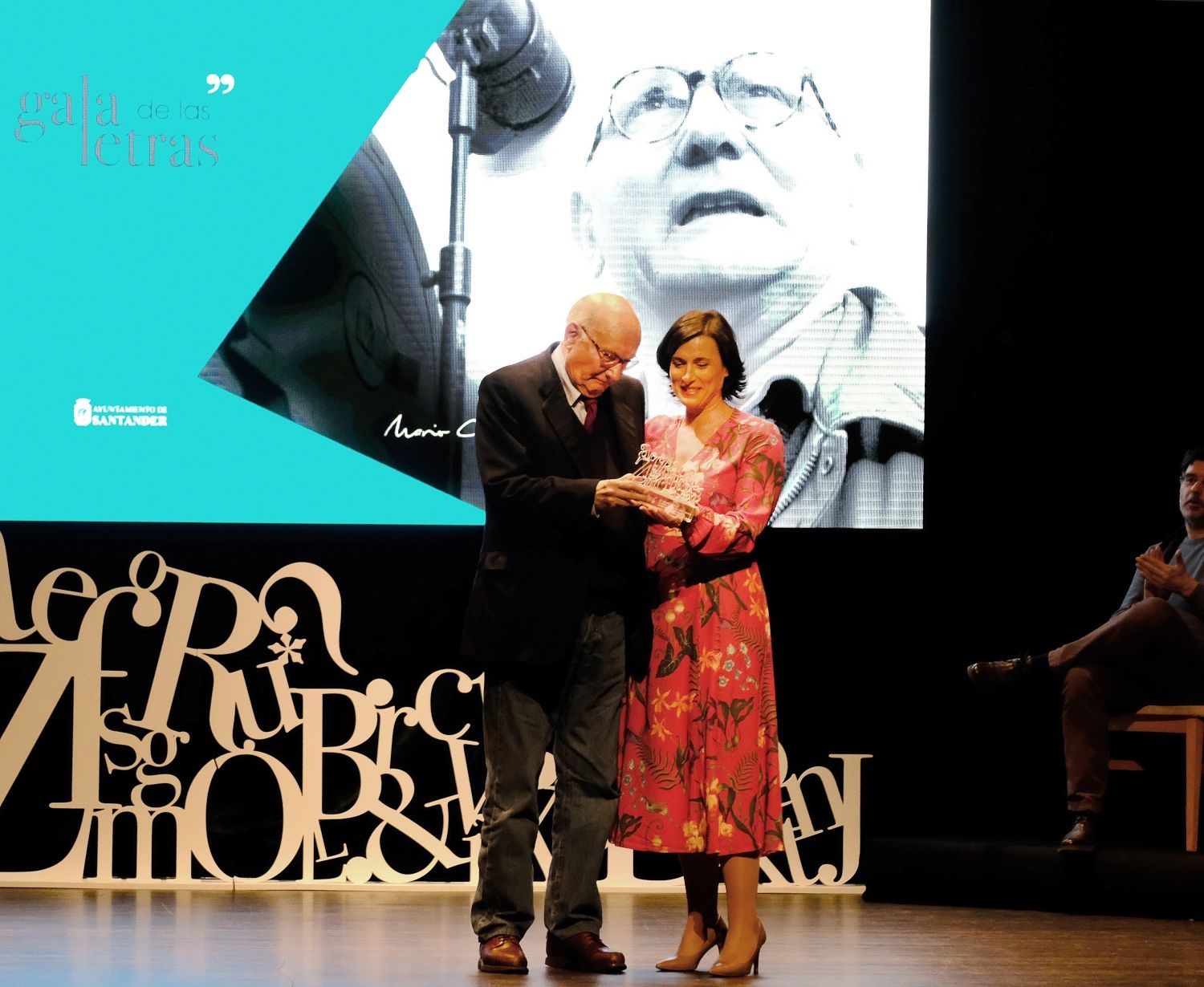 EuropaPress mario camus recibre premio gala letras santander