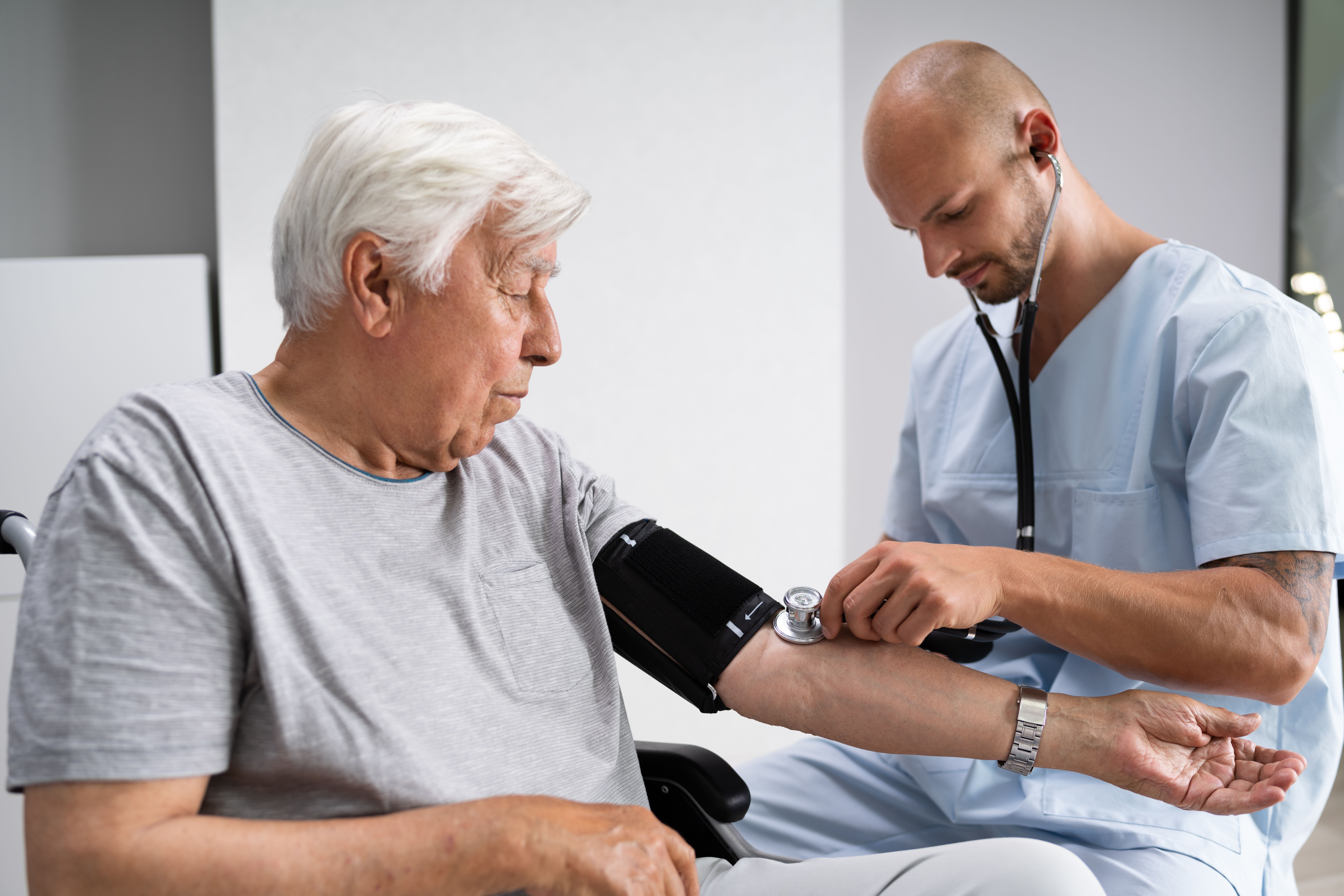 Un 20% de los pacientes hipertensos incumplen su tratamiento durante el verano