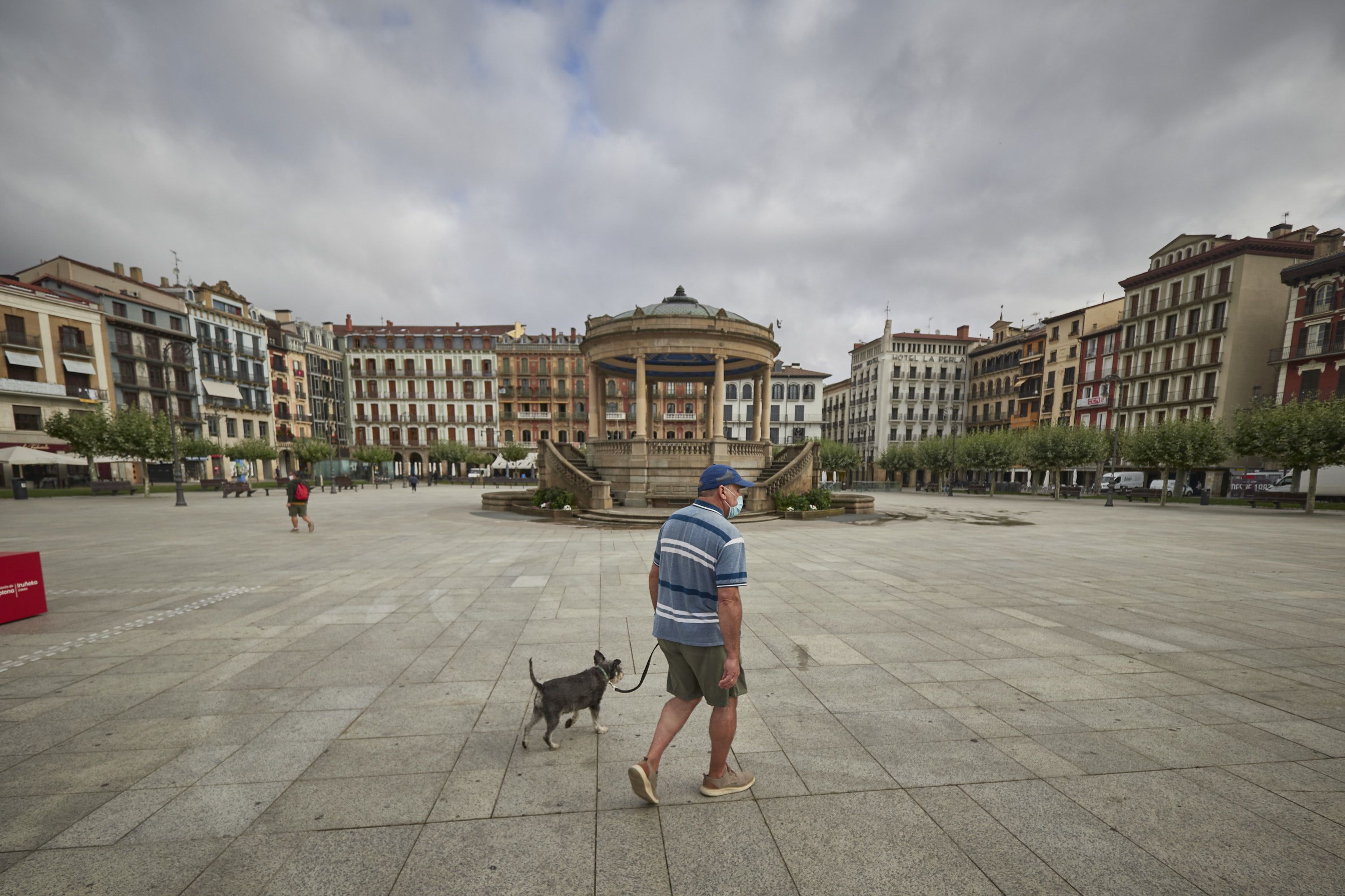 EuropaPress 3239883 hombre mascarilla centrica calle pamplona navarra espana 17 julio 2020