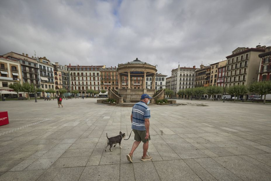 EuropaPress 3239883 hombre mascarilla centrica calle pamplona navarra espana 17 julio 2020