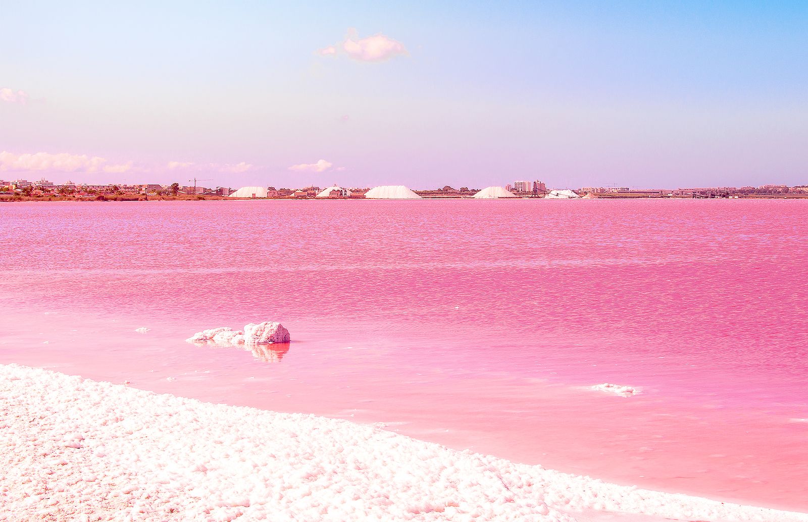 La laguna rosa, un espectáculo visual en Torrevieja