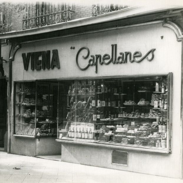 Pastelería Viena Capellanes, Alcala 127. Años 50 (Foto: web Viena Capellanes)