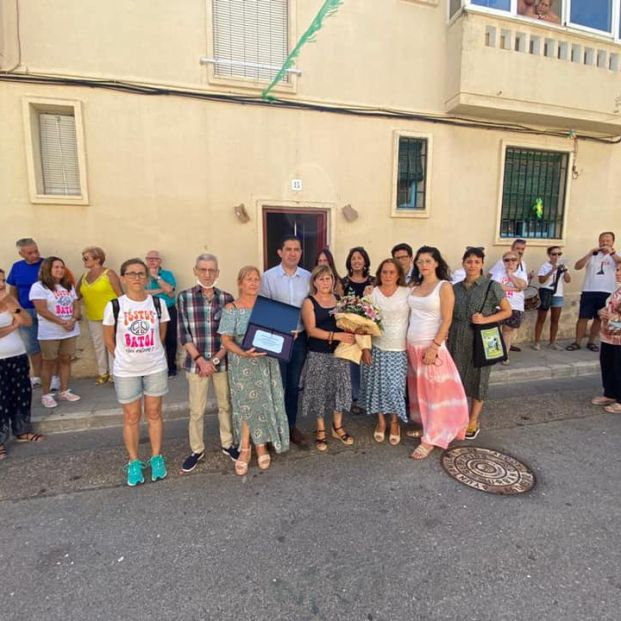 Una mujer fallece en Alcoy poco después de ser homenajeada como la más longeva de su barrio