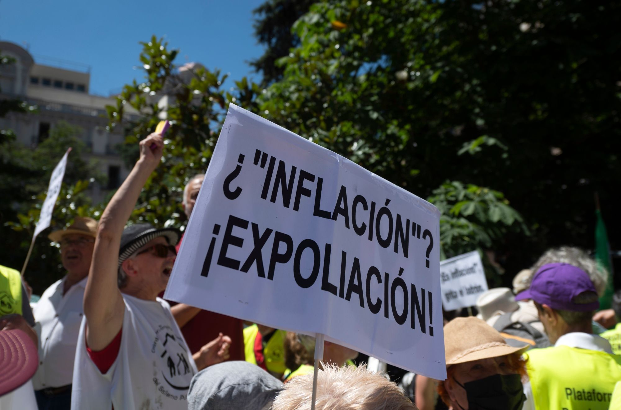 La inflación y la auditoría de la Seguridad Social incendian a los pensionistas contra Escrivá