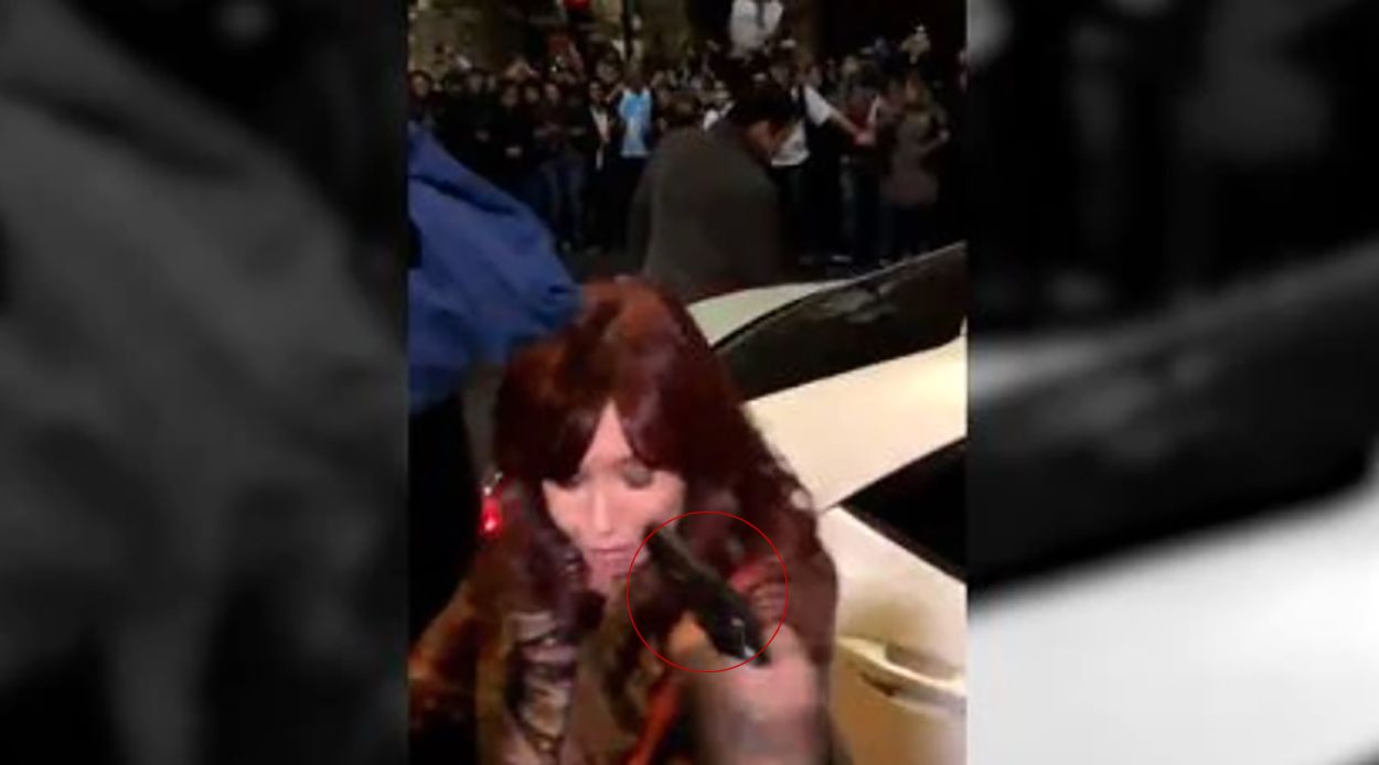 Detenido un hombre por apuntar con un arma a la cabeza de Cristina Fernández de Kirchner