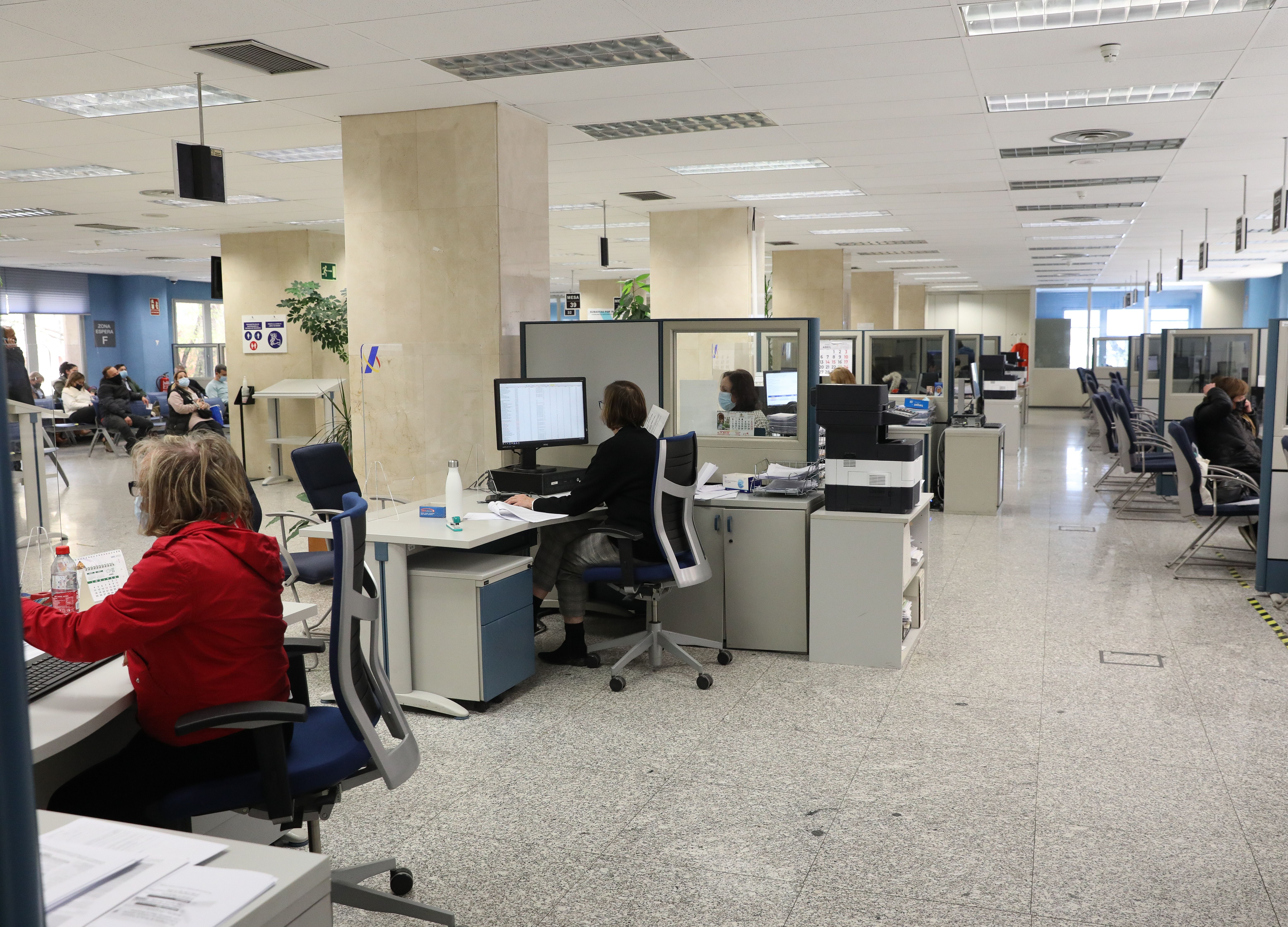 La Agencia Tributaria convoca 900 plazas de auxiliares de Administración e Información para la Renta. Foto: Europa Press