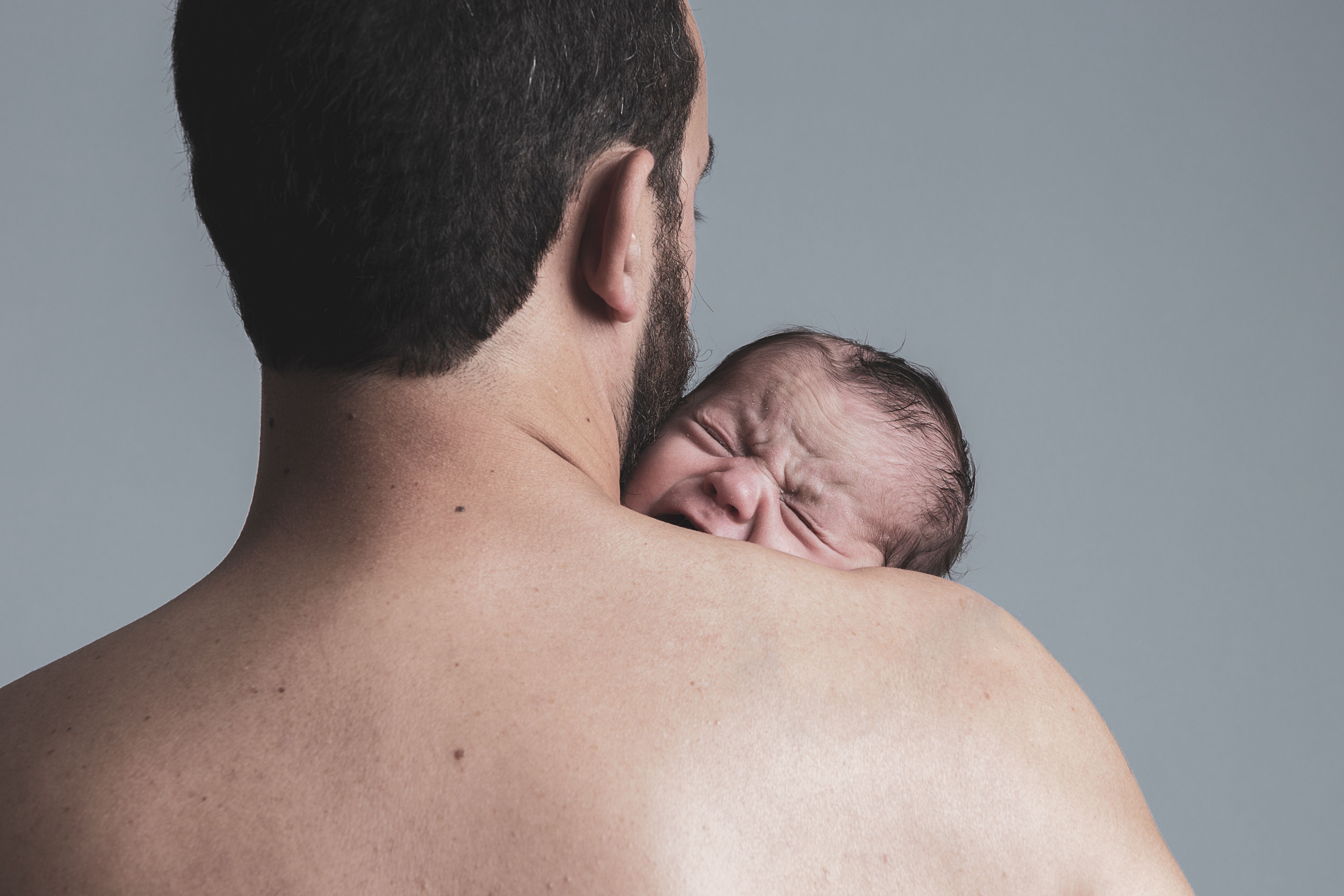 Los bebés nacidos de padres mayores lloran de forma diferente, según un estudio. Foto: Bigstock