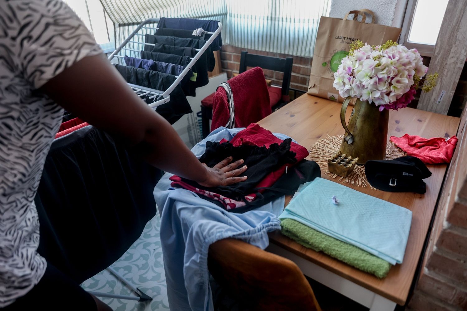 Más del 30% de empleadas del hogar no podrán beneficiarse del decreto del paro al cobrar en 'negro' Más del 30% de empleadas del hogar no podrán beneficiarse del decreto del paro al cobrar en 'negro'