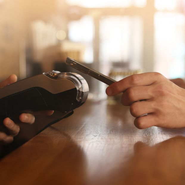 Cómo pagar con tu teléfono móvil: todo lo que necesitas saber Cómo pagar con tu teléfono móvil: todo lo que necesitas saber