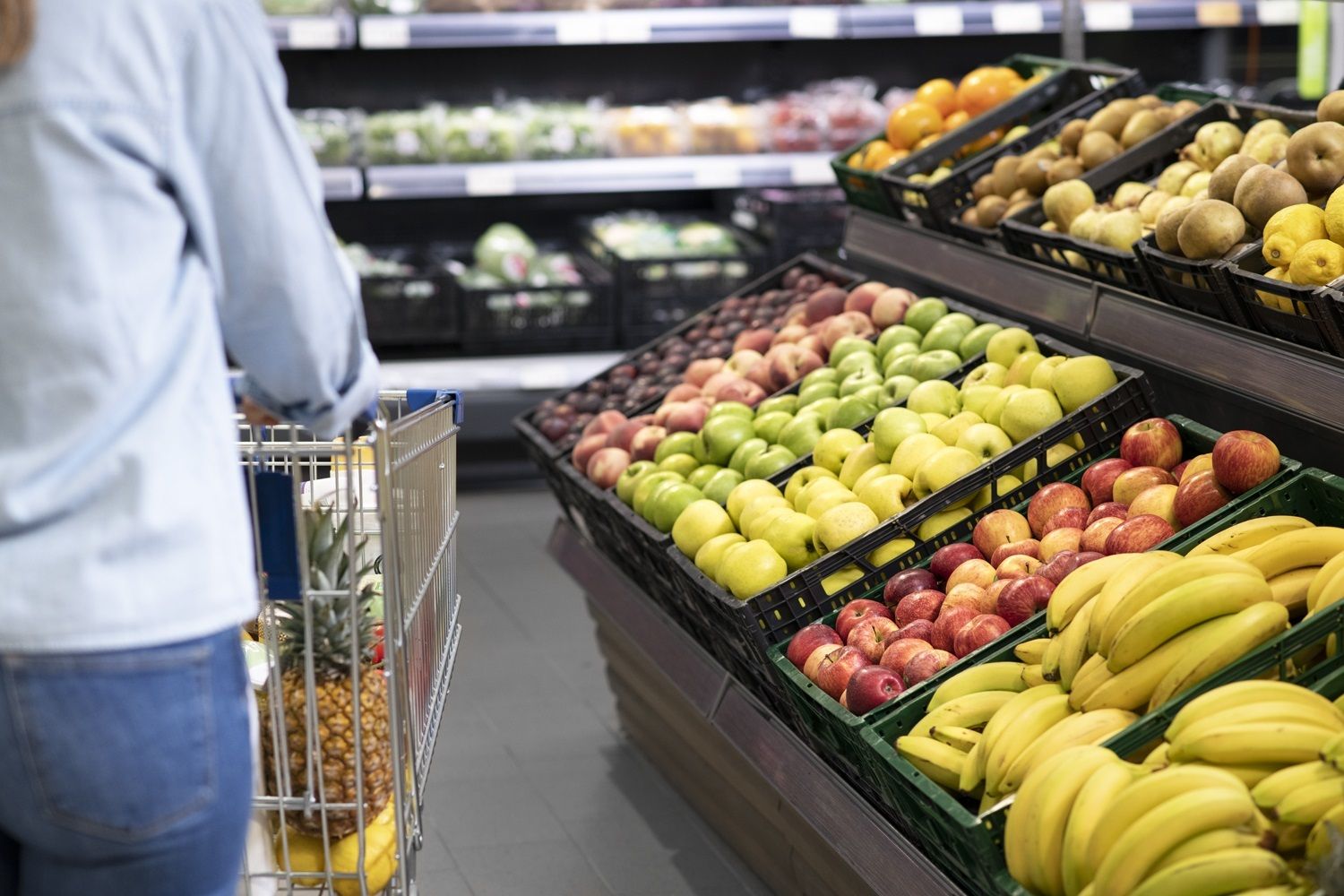 La cesta que Yolanda Díaz pide a los supermercados: variada, saludable y con precios congelados