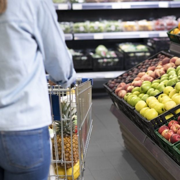 La cesta que Yolanda Díaz pide a los supermercados: variada, saludable y con precios congelados