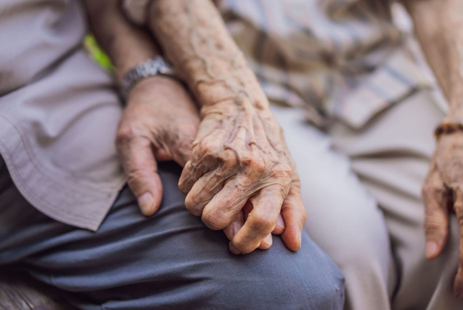 Un pueblo de León homenaje a los mayores de 90 años por "toda una vida de trabajo y sabiduría". Foto: Bigstock