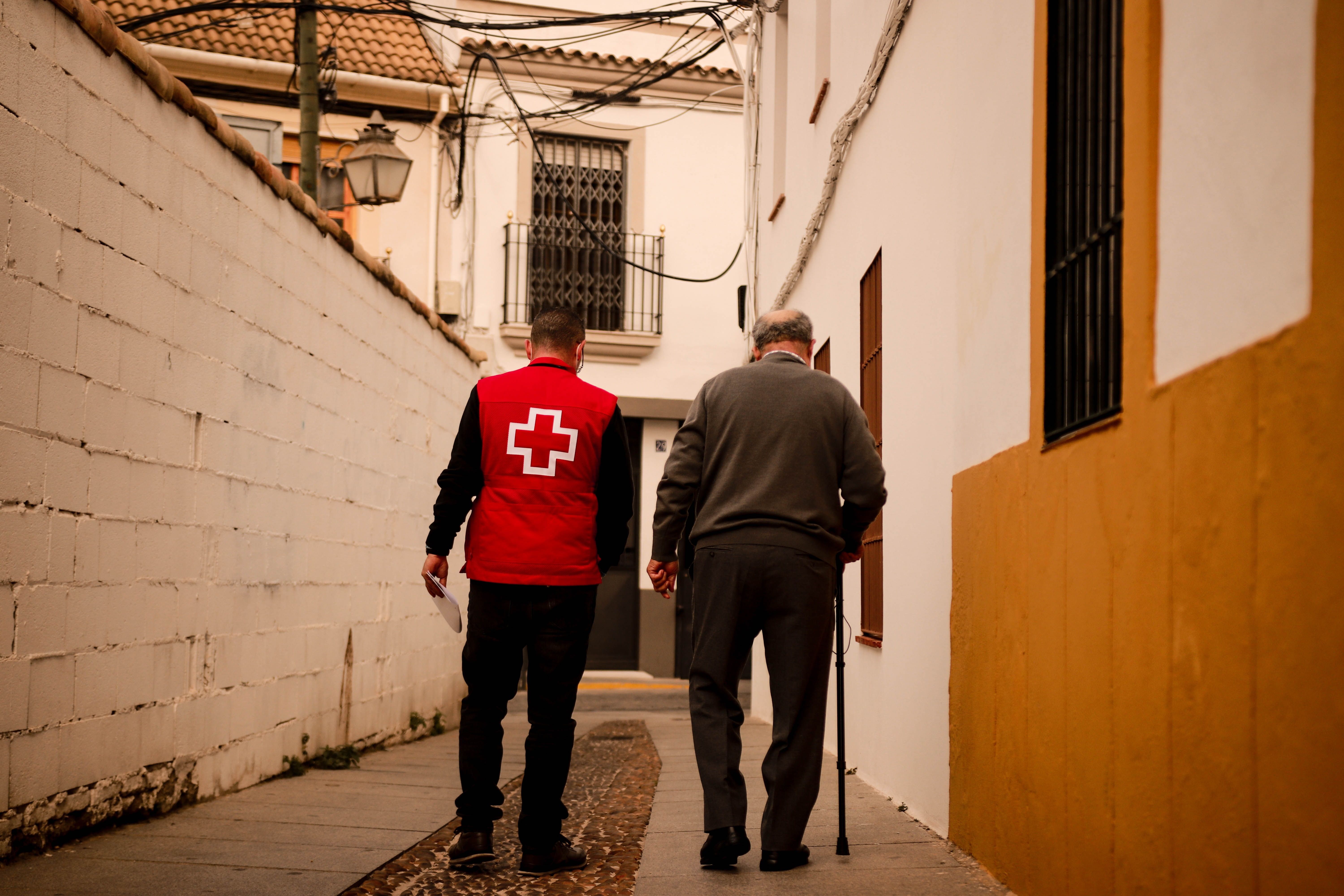 Cruz Roja, sobre la soledad no deseada: "Muchos pierden sus conexiones sociales tras la jubilación”. Foto: Europa Press