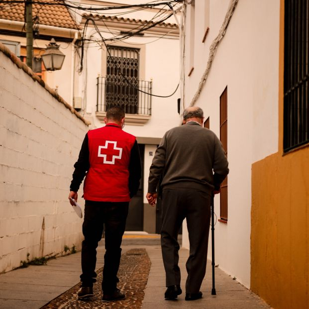Cruz Roja, sobre la soledad no deseada: "Muchos pierden sus conexiones sociales tras la jubilación”. Foto: Europa Press