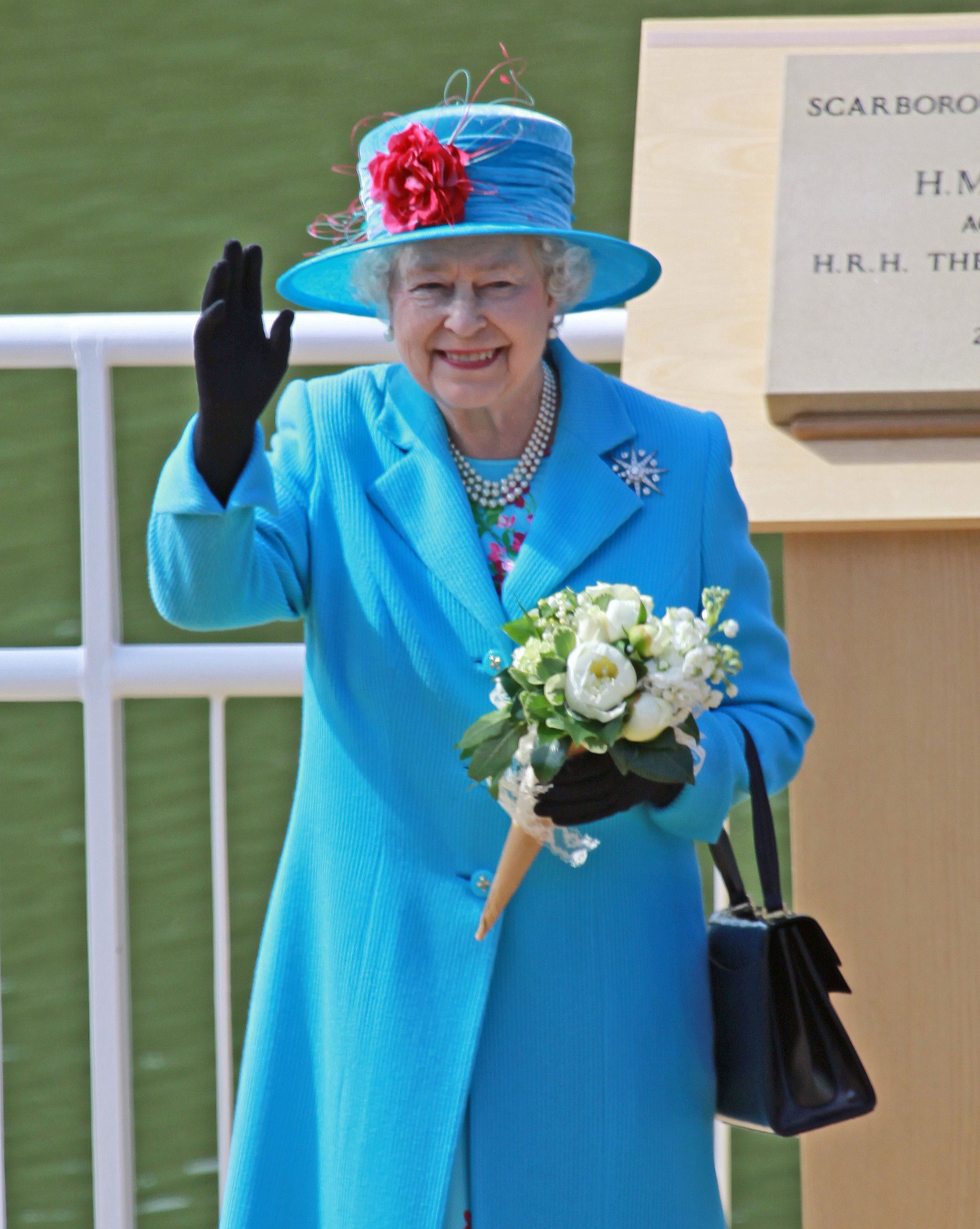 La biografía no autorizada de Isabel II llega a las librerías