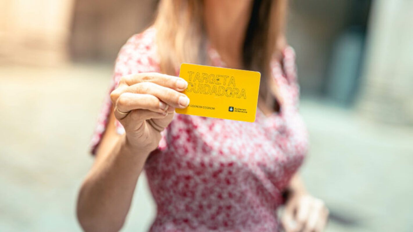 Barcelona lanza la 'Tarjeta Cuidadora', una herramienta para las personas que cuidan