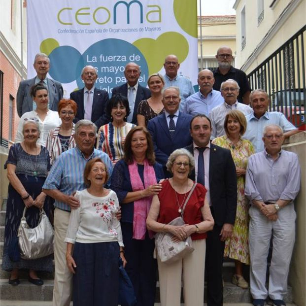 Miembros de la Asamblea General de CEOMA junto a la nueva Presidenta, Sabina Camacho