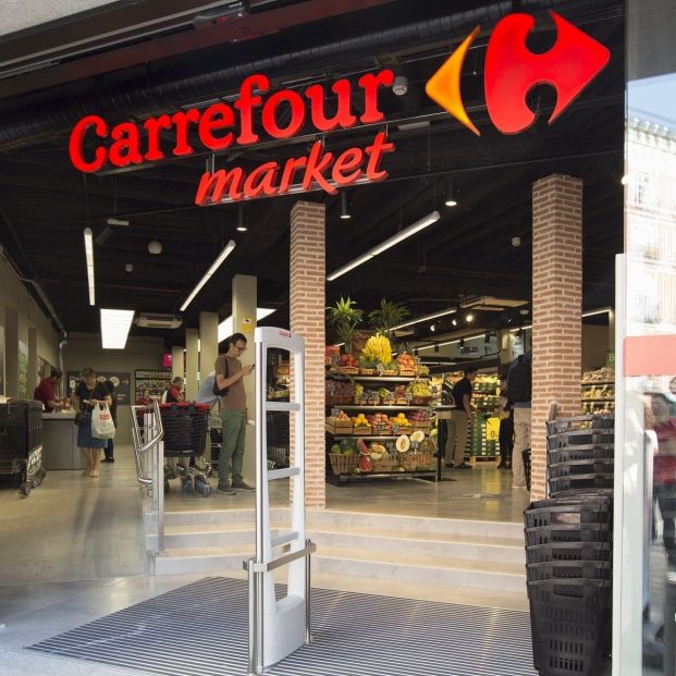 Sin leche, fruta, carne o pescado fresco: así es la cesta de Carrefour de 30 productos por 30 euros