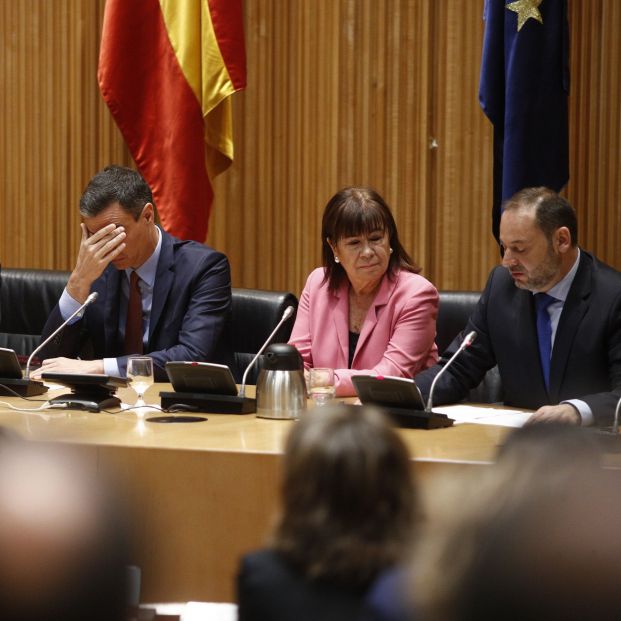 La vicesecretaria general del PSOE Adriana Lastra; el presidente del Gobierno en funciones y secretario general del Partido Socialista Pedro Sánchez; la pr