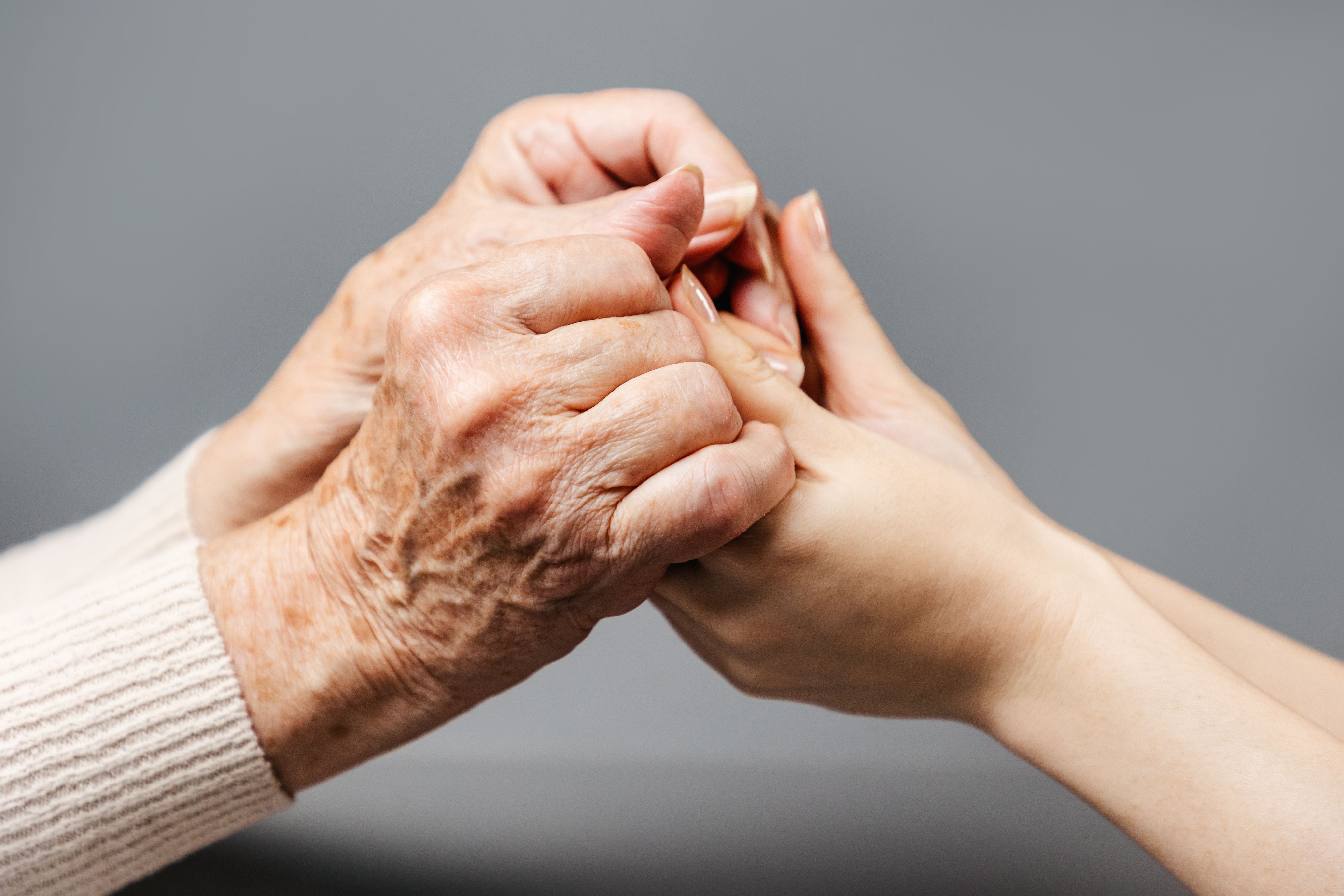 El Cabildo de Tenerife empodera y visibiliza a las mujeres mayores de 65 años. Foto: Bigstock