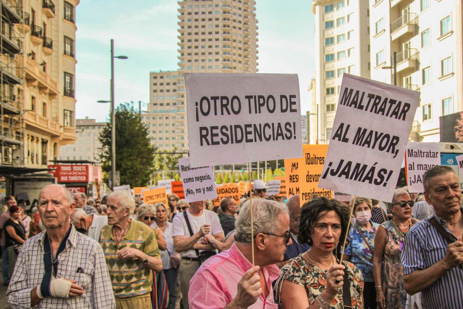 La Unión Ciudadana Por la Mejora de las Residencias alerta: "Se están violando los derechos humanos" Manifestación residencias 17 de septiembre Madrid (Foto: Álvaro Ríos y Pablo Recio)