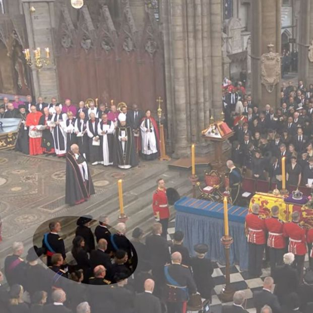 Los Reyes, sentados junto a los eméritos en el funeral de Isabel II