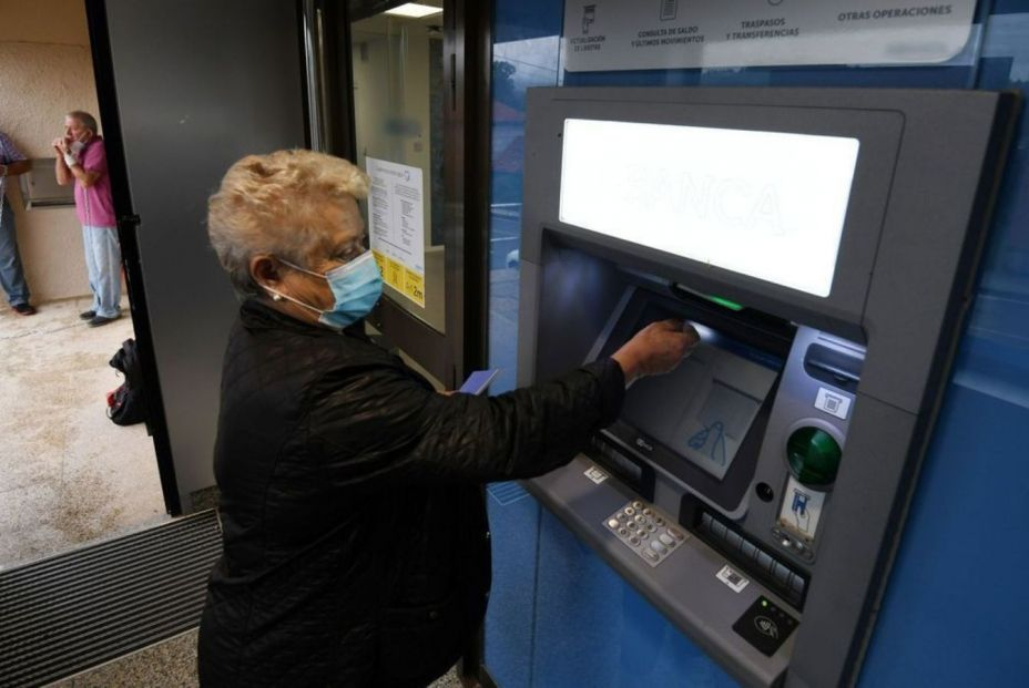 Los mayores responden a la autoevaluación de la banca: “hay entidades donde nada ha cambiado”