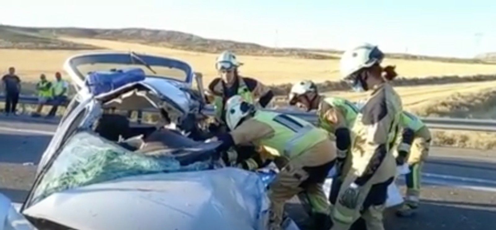 Mueren dos personas al colisionar un camión y un turismo en la AP-2 a la altura de Pina de Ebro Mueren dos personas al colisionar un camión y un turismo en la AP-2 a la altura de Pina de Ebro
