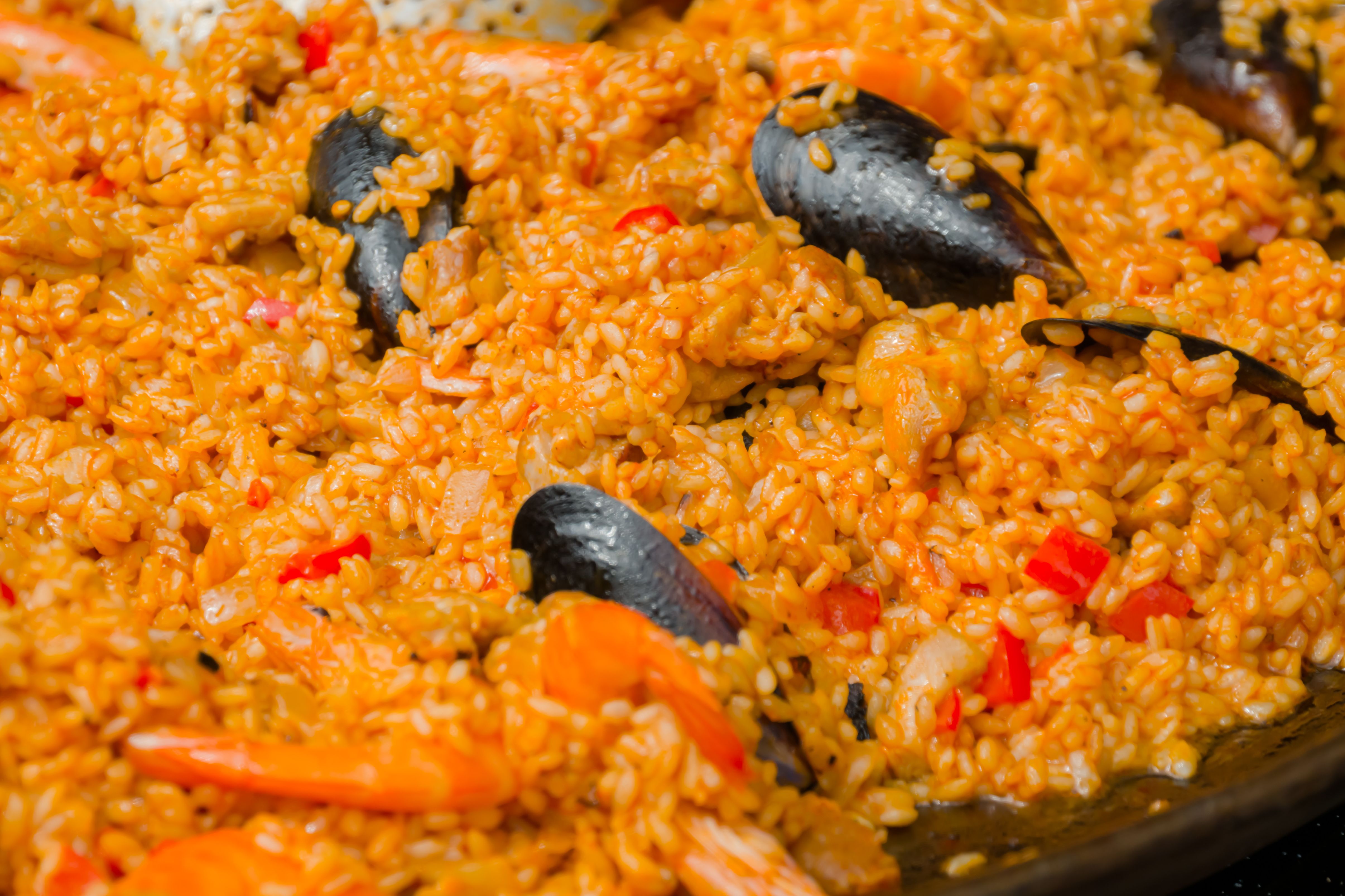 La nueva versión de la paella que se vende en los supermercados ingleses, indigna a los valencianos