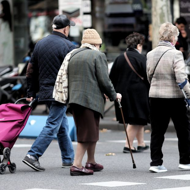 La mortalidad por accidentes de tráfico desciende en 2021 un 31% entre los mayores de 64 años. Foto: Bigstock