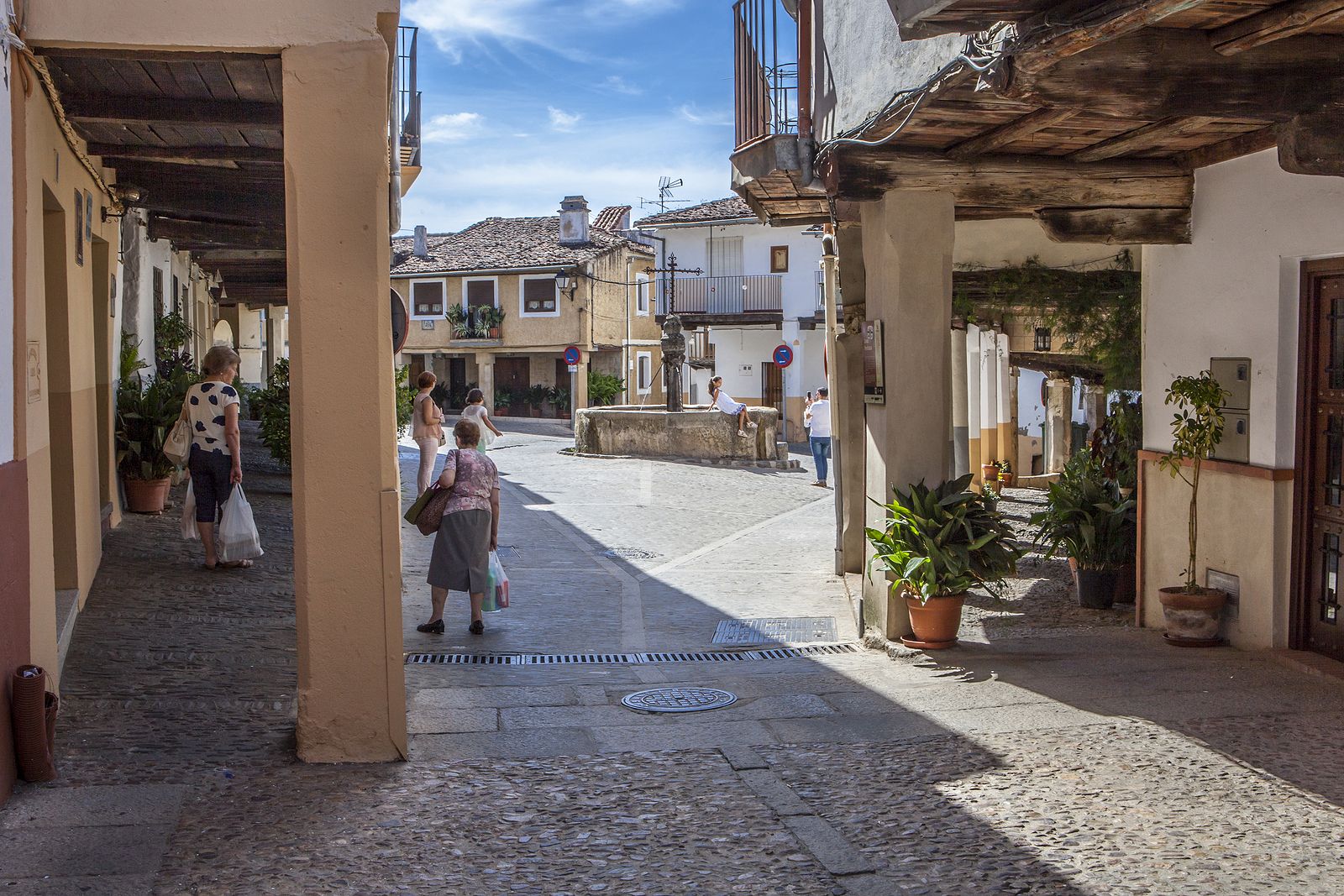 Cerca del 70% de los sénior en Extremadura son optimistas con su futuro y la mitad ahorra cada mes
