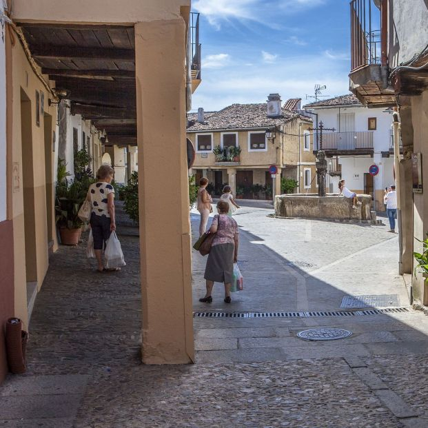 Cerca del 70% de los sénior en Extremadura son optimistas con su futuro y la mitad ahorra cada mes