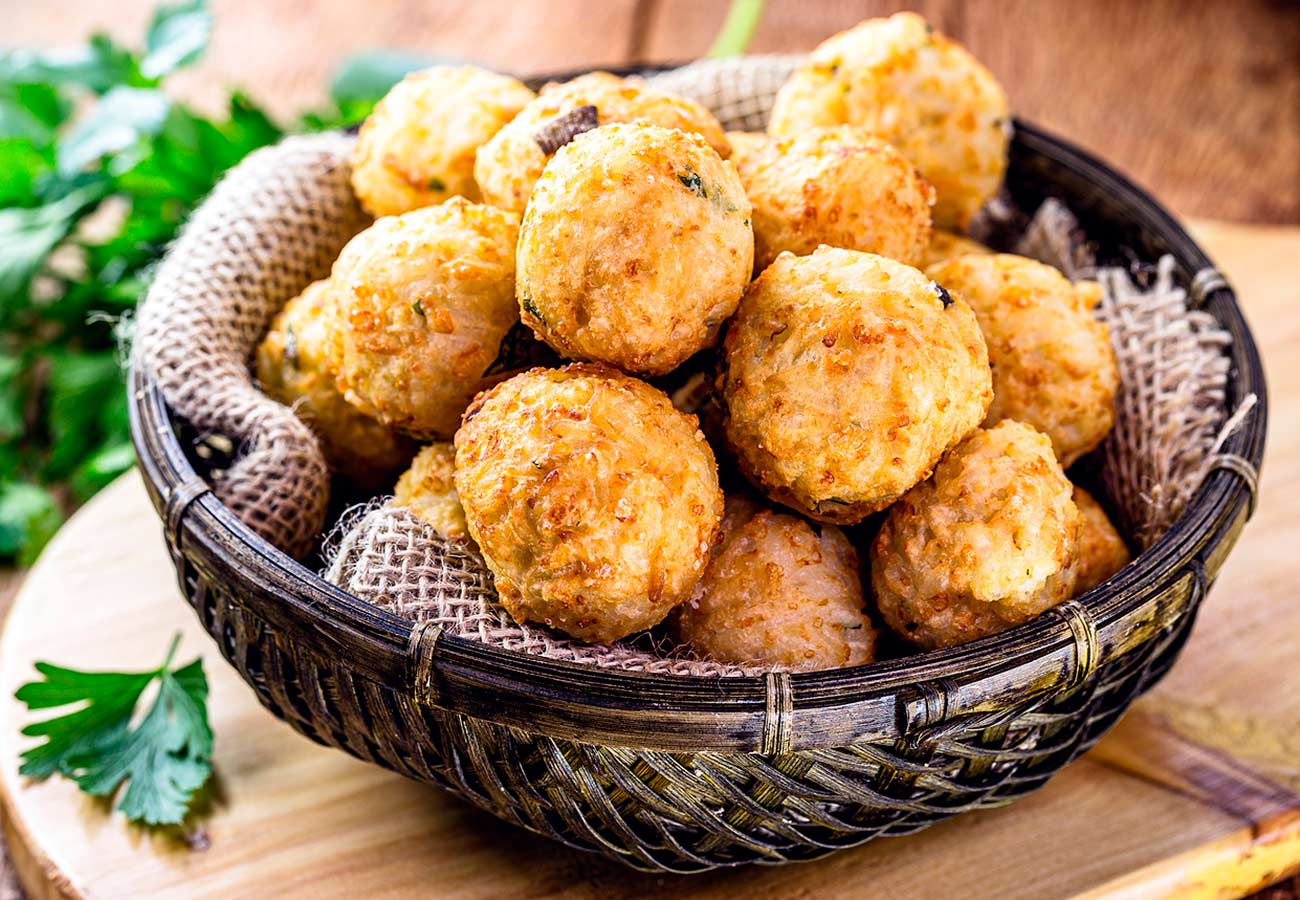 Receta de buñuelos de bacalao. Foto: Bigstock