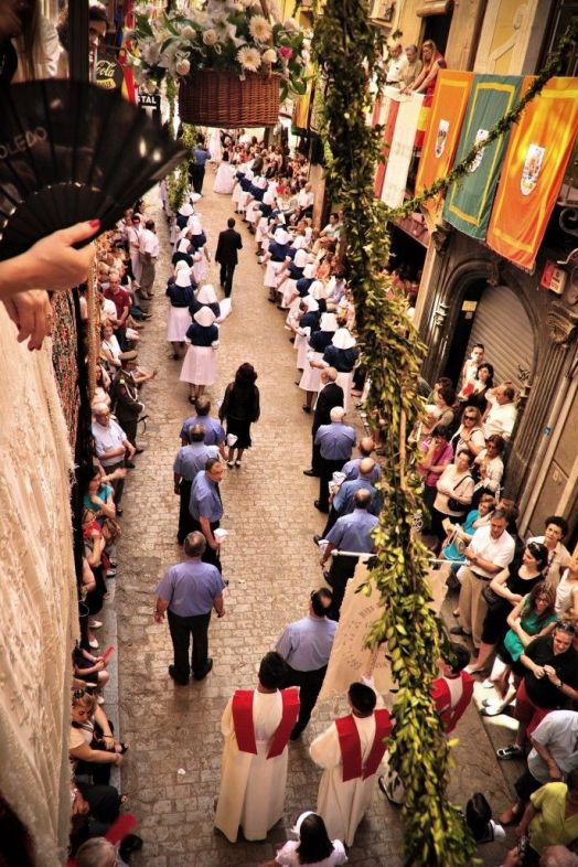 Solemne procesión Solemne procesión
