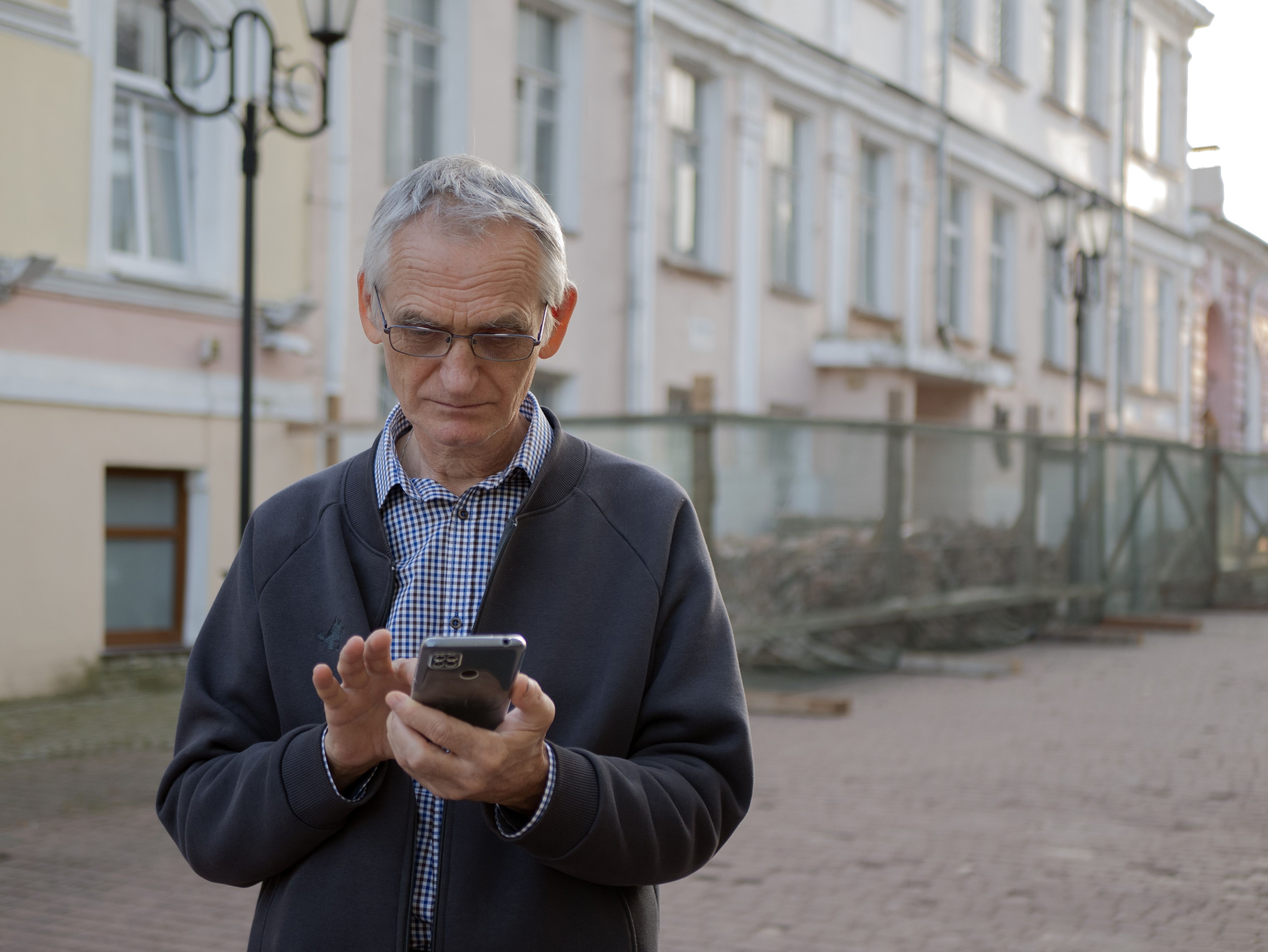 Galicia activa el teléfono para la atención administrativa a personas mayores de 65 años