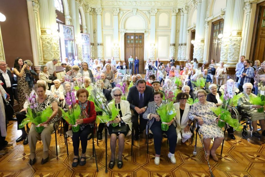 Valladolid rinde homenaje a sus centenarios, "la generación de los sacrificios"