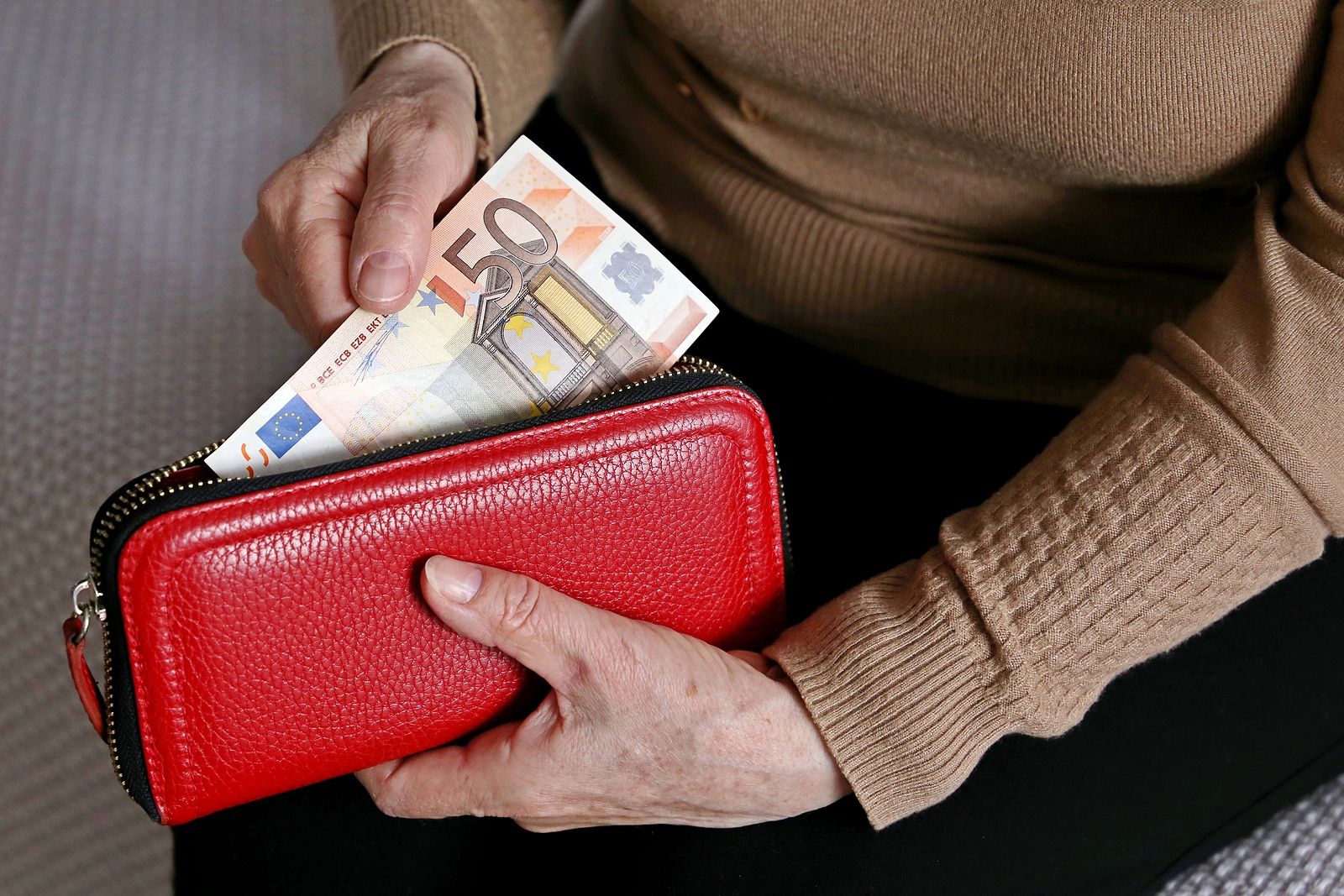 El Gobierno confirma que las pensiones subirán en torno al 8,5% en 2023