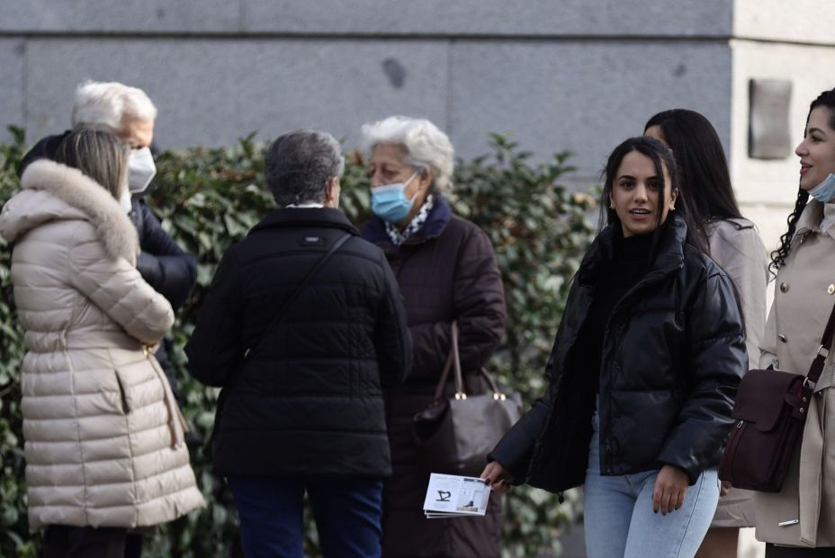 Los expertos alertan: "Todo apunta a un otoño con macro-olas de gripe y Covid"