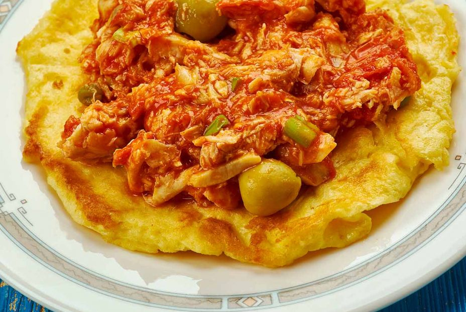 Receta de tortilla francesa con atún con tomate. Foto: bigstock