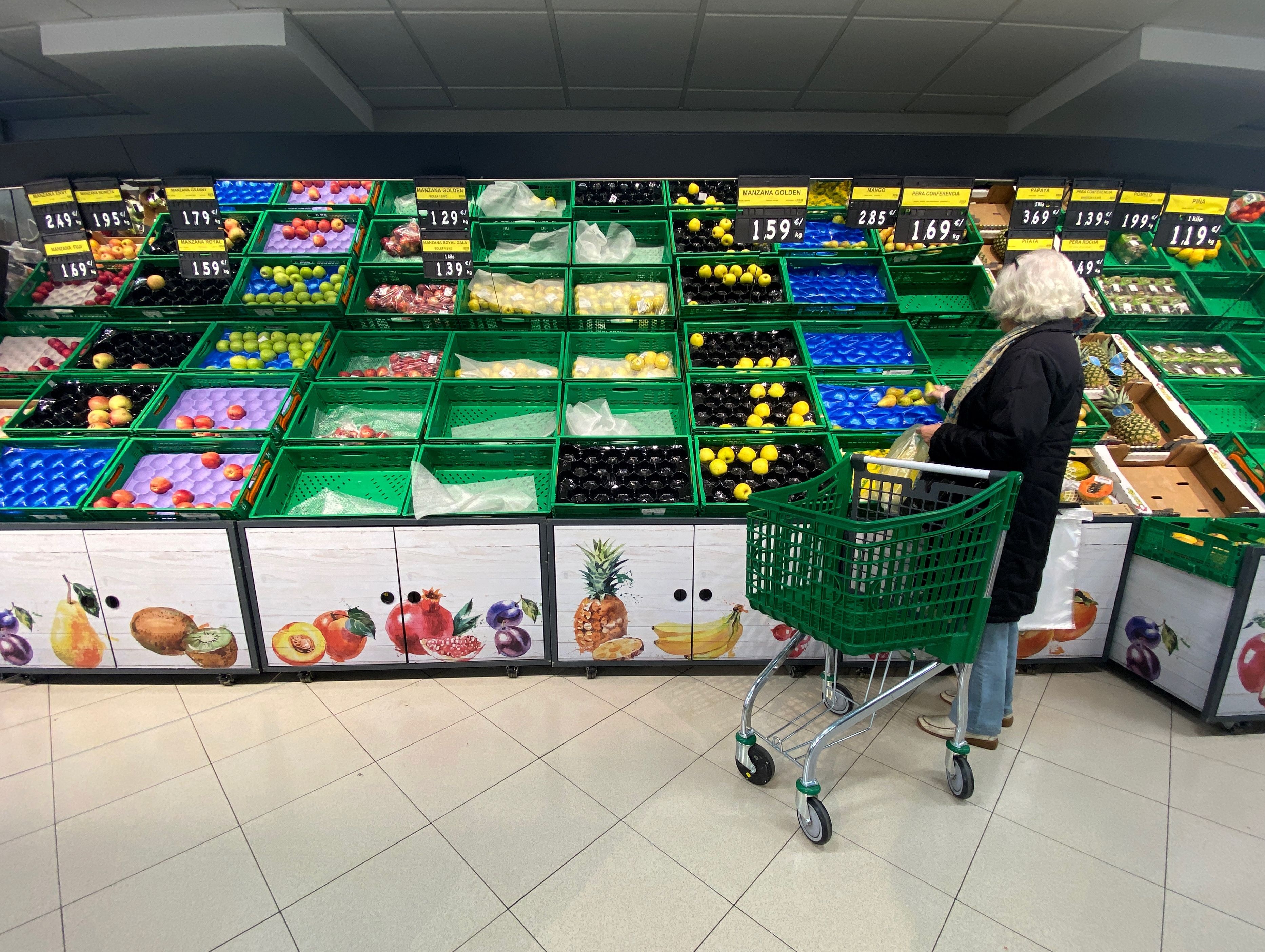 Estos son los supermercados que hacen más descuento en productos que van a caducar