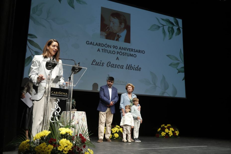 Homenaje de la DOP Cariñena a Luis Gasca   Su nieta Noemí Carnicer intervino en representación de la familia