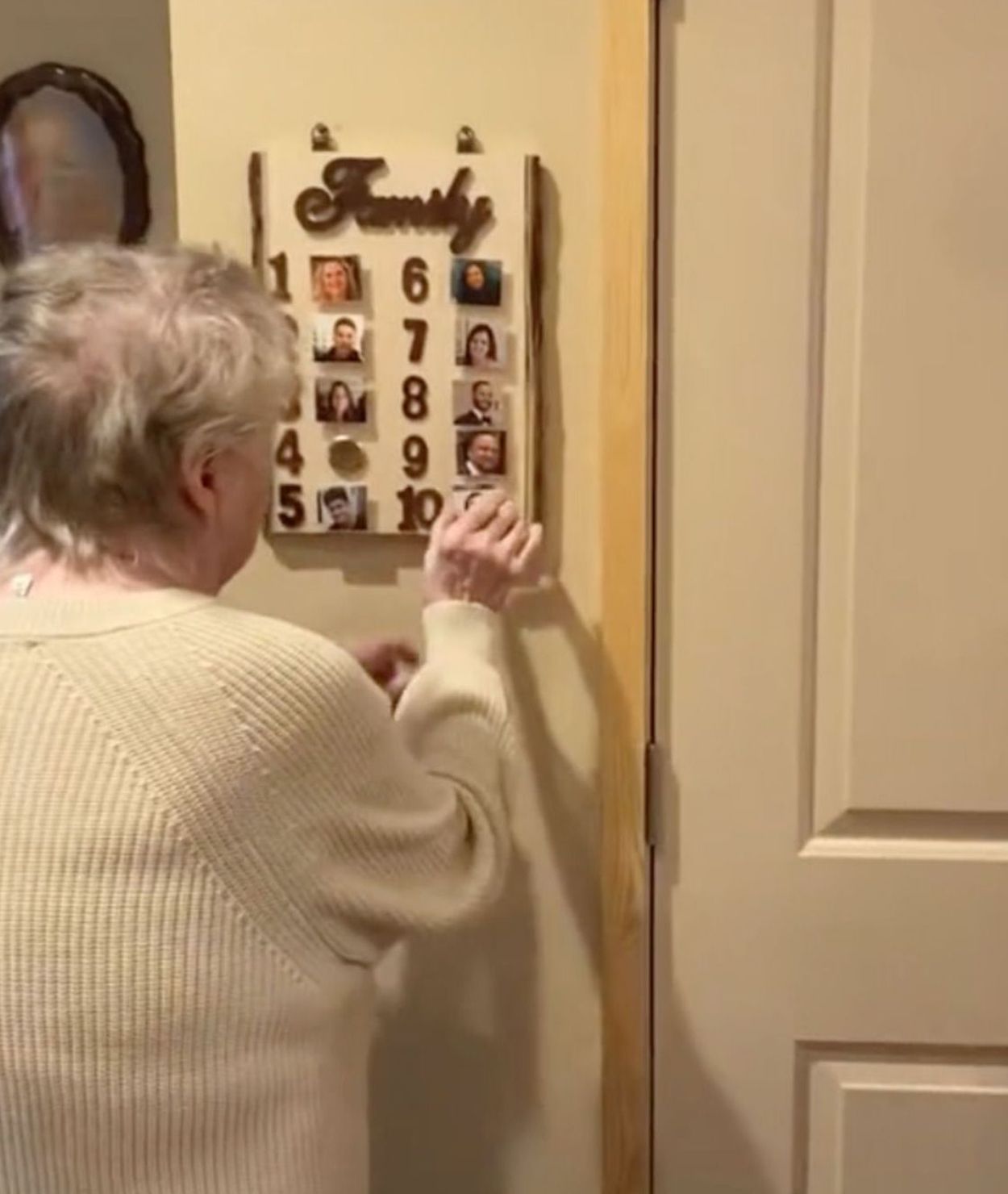VÍDEO: El curioso método con el que una mujer 'evalúa' a sus nietos