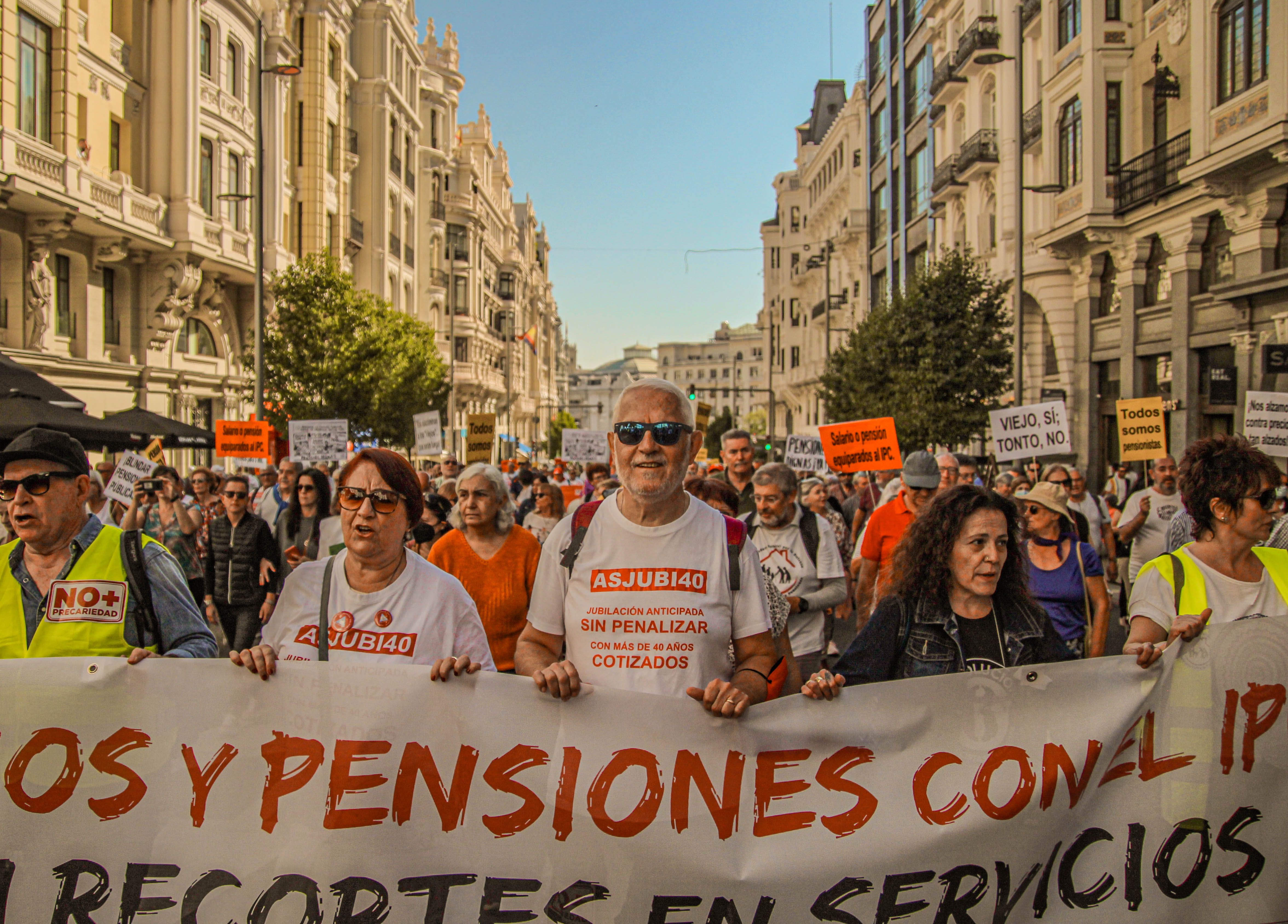 Los pensionistas denuncian que su poder adquisitivo está en juego Foto: Álvaro Ríos y Pablo Recio)