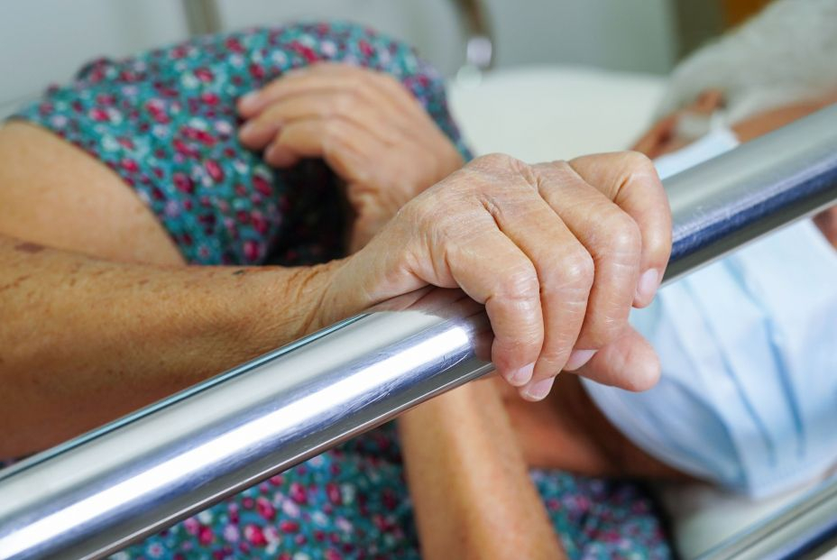 Mayores ingresados en el hospital pese a tener el alta porque las familias les han abandonado Mayores ingresados en el hospital pese a tener el alta porque las familias les han abandonado
