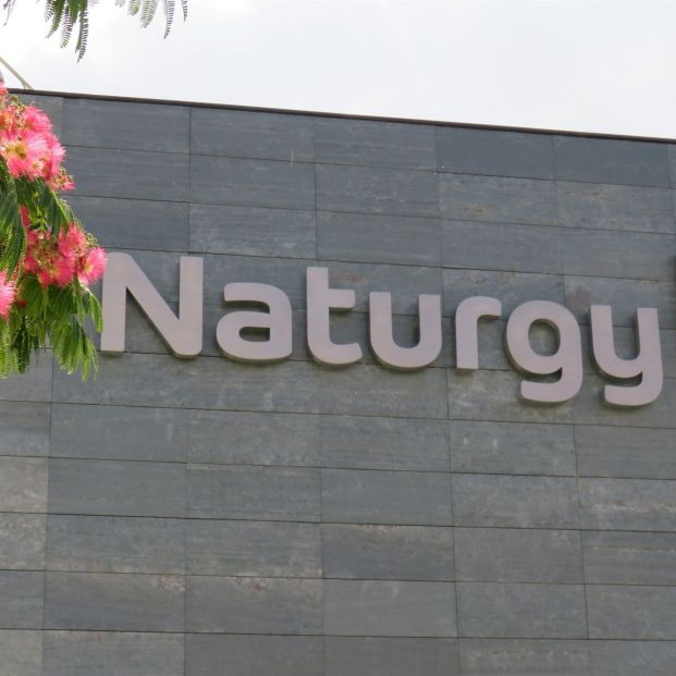 Facua acusa a Naturgy de complicar la contratación de tarifas reguladas de luz y gas