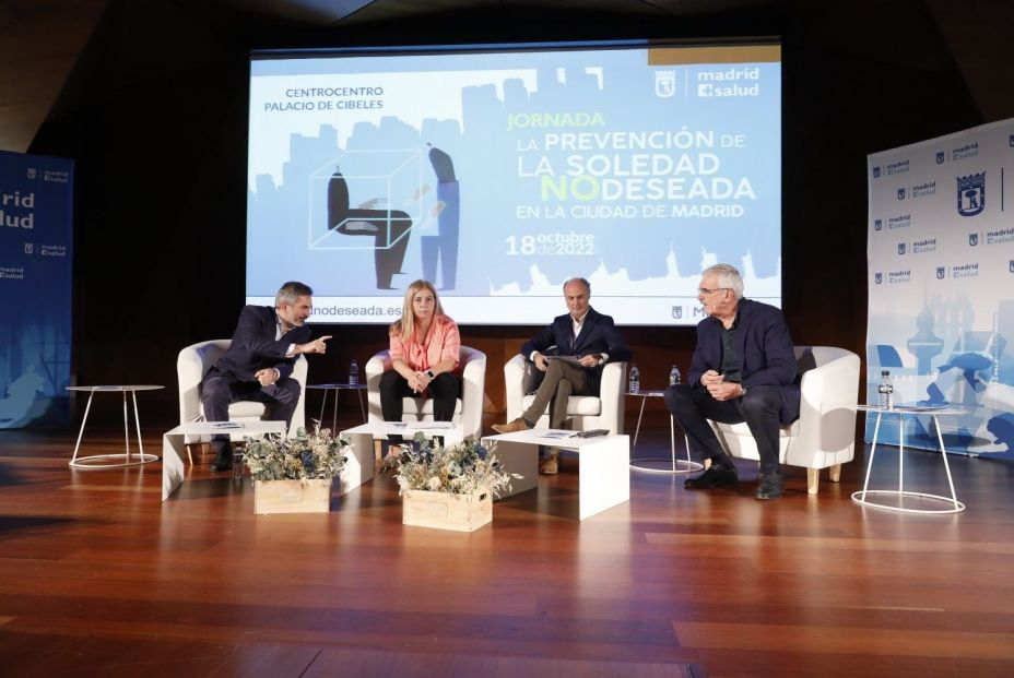 Farmacias y parroquias colaborarán con el Ayuntamiento de Madrid para detectar la soledad no deseada. Foto: Europa Press