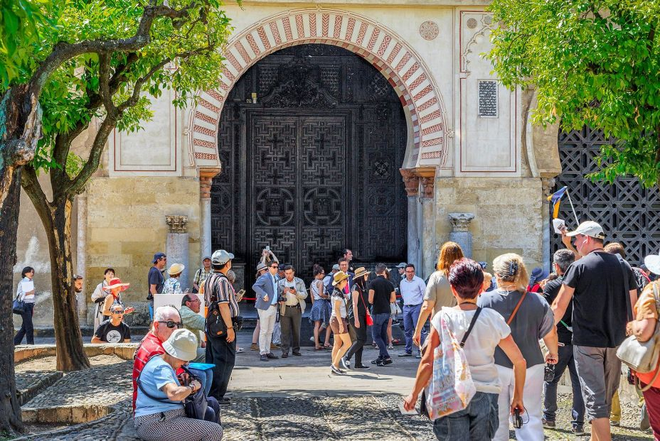 Córdoba recupera las visitas guiadas por la ciudad para personas mayores