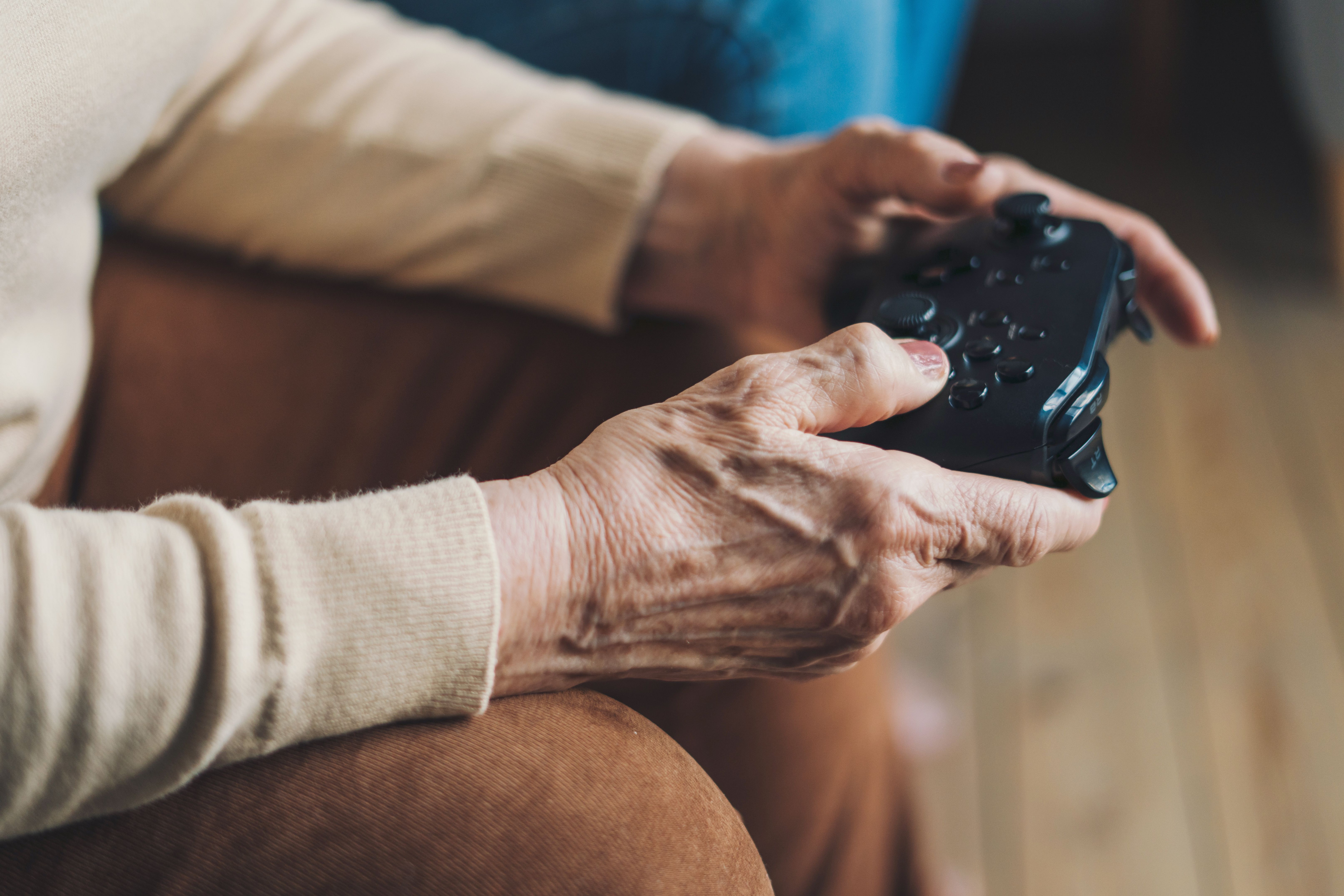 La popularidad de los videojuegos aumenta entre los mayores. Foto: Bigstock